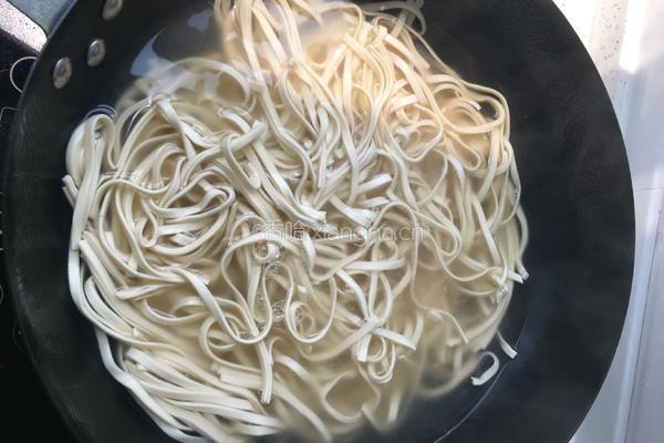夏日凉面的做法图解2