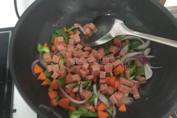 午餐肉炒方便面的做法图解6
