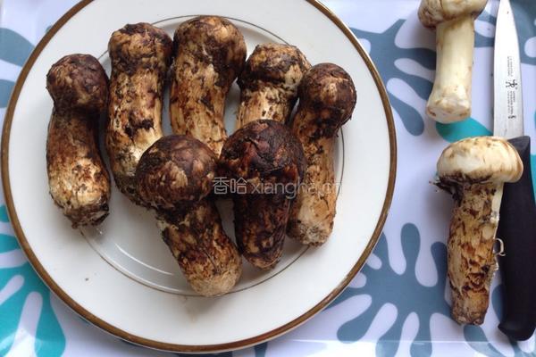松茸土鸡煲的做法图解1