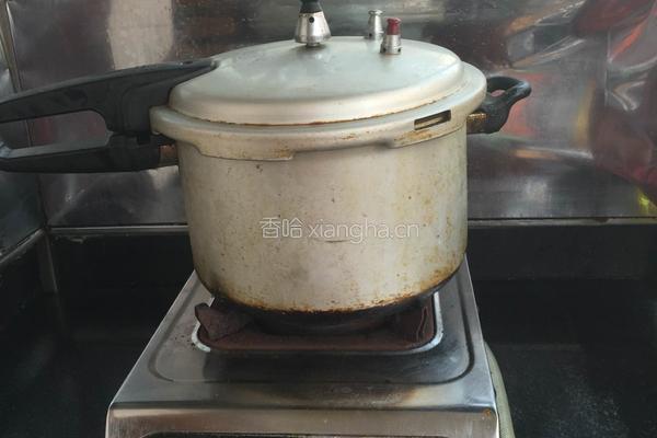 胡萝卜红烧猪蹄的做法图解6