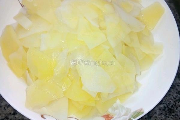 土豆炒腊肉的做法图解3