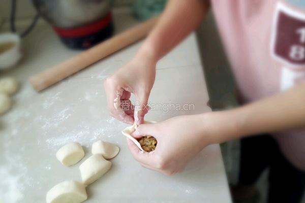 白菜腊肉豆腐包的做法图解13