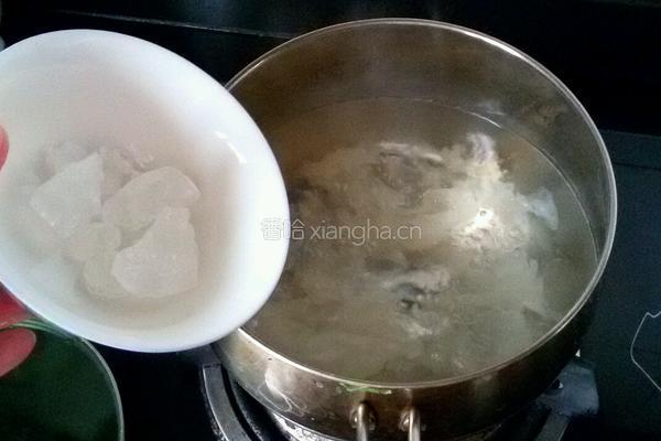 蜂蜜雪梨银耳羹的做法图解5
