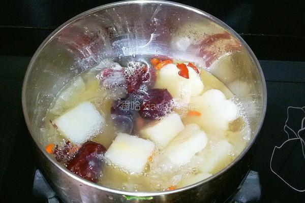 蜂蜜雪梨银耳羹的做法图解9