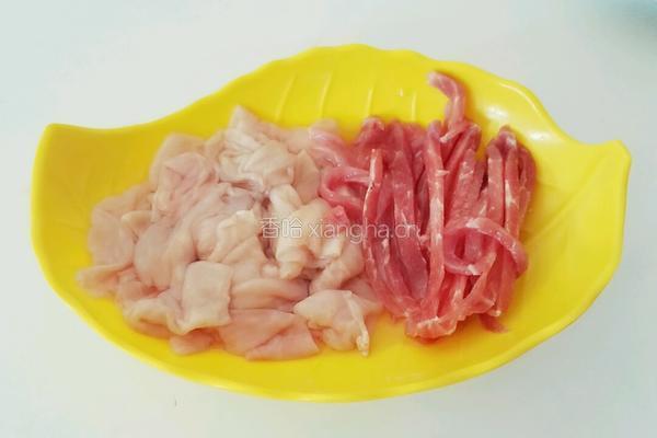 小肠瘦肉汤的做法图解2