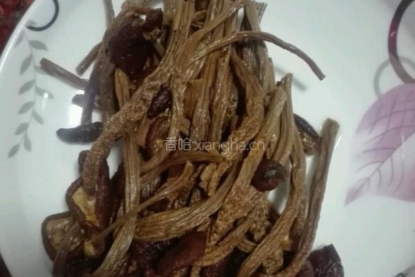 茶树菇炖鸡的做法图解3