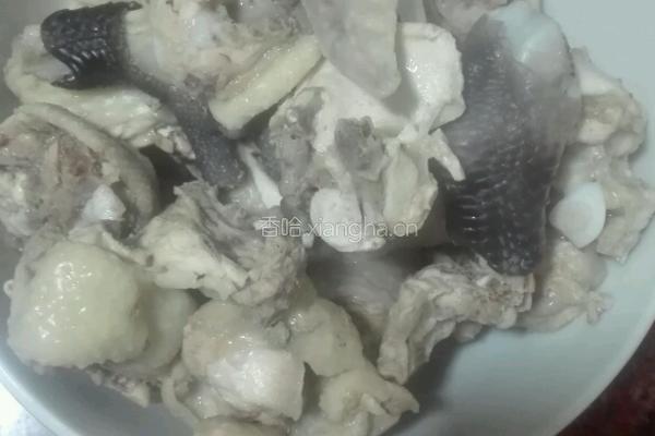茶树菇炖鸡的做法图解5