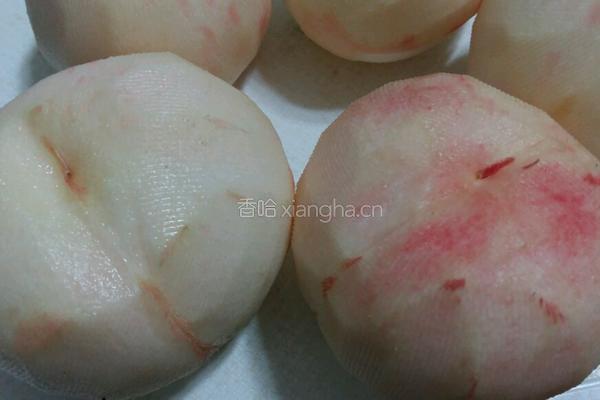 自制水蜜桃罐头的做法图解2