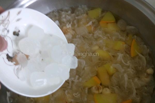 南瓜银耳莲子羹的做法图解4