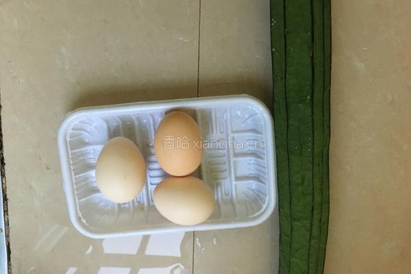 丝瓜炒鸡蛋的做法图解1