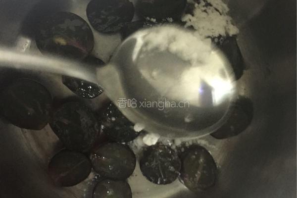葡萄淡奶冰淇淋的做法图解2