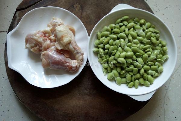 鸡腿烧毛豆的做法图解1