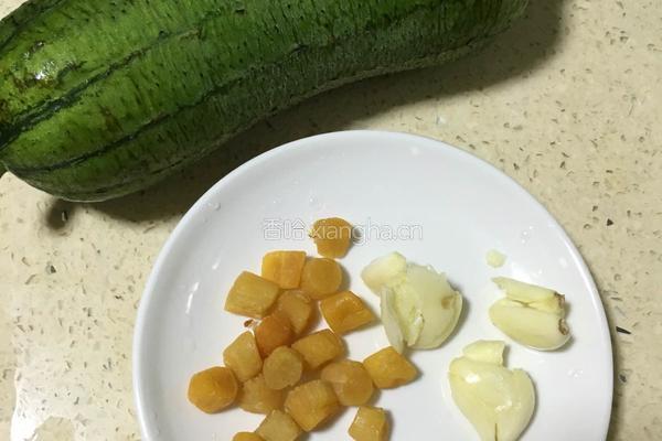 干贝炒丝瓜的做法图解1
