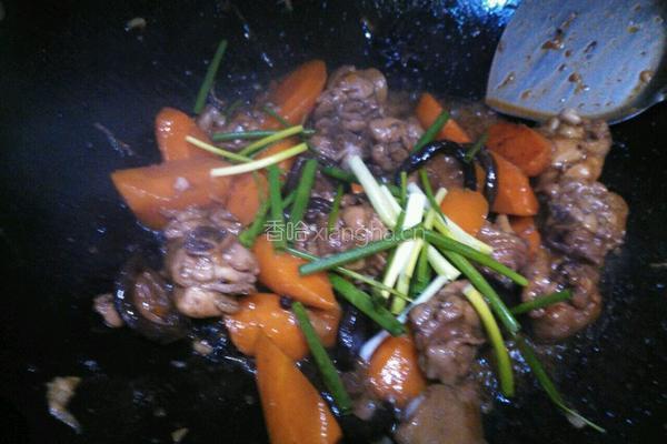 胡萝卜香菇焖鸡腿的做法图解11