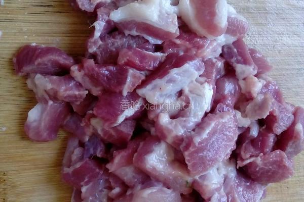 炸牙签猪肉的做法图解1