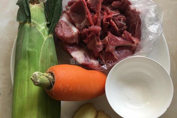 伞骨胡萝卜玉米汤（沙煲法）的做法图解1