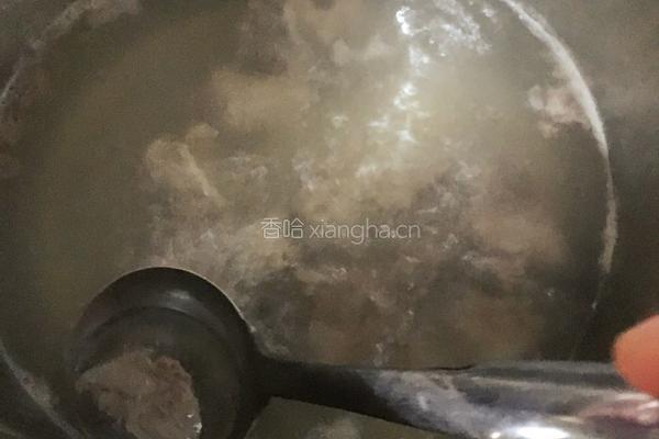 花生大蒜骨头汤的做法图解4