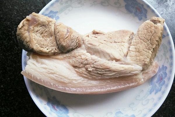 蒜泥白肉的做法图解1