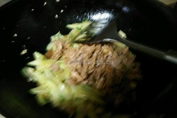瘦肉炒青瓜的做法图解7