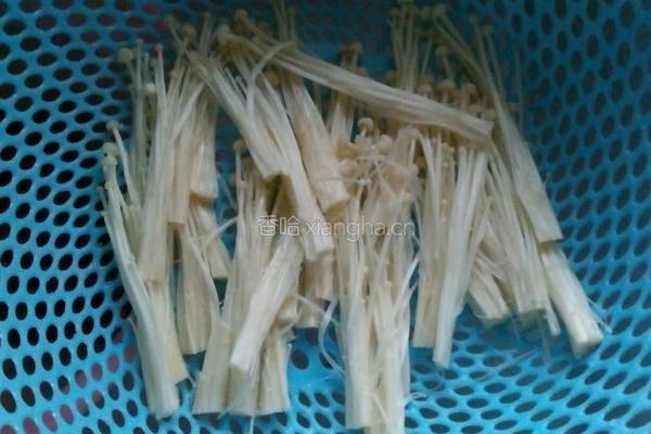 剁椒蒸金针菇的做法图解1