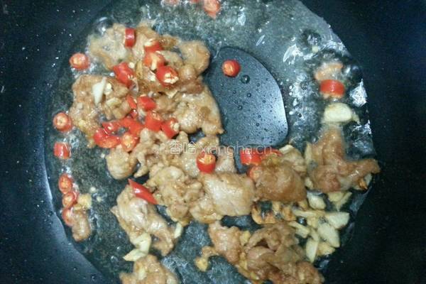 秋葵炒肉片的做法图解3