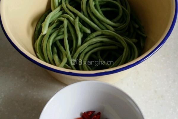 自制酸豆角的做法图解1