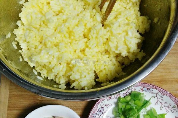 蟹肉黄金炒饭的做法图解3
