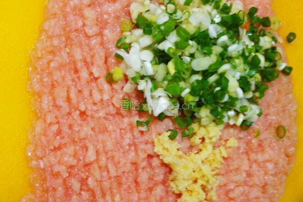 青菜鸡肉丸子汤的做法图解1