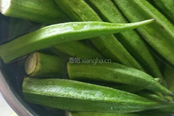 白灼秋葵的做法图解1