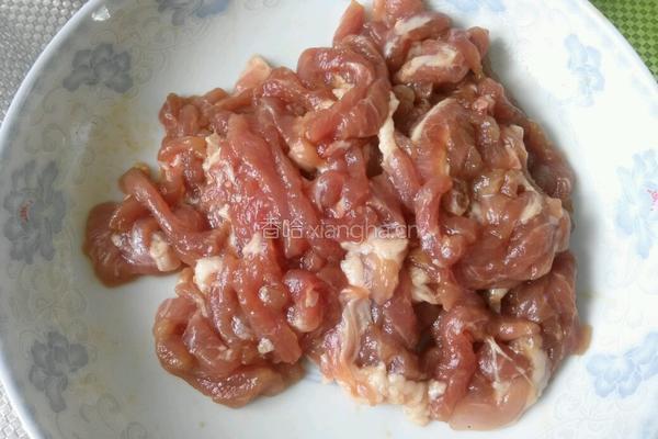 双椒杏鲍菇炒肉丝的做法图解1