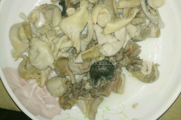 香菇鸡杂炒青椒的做法图解1