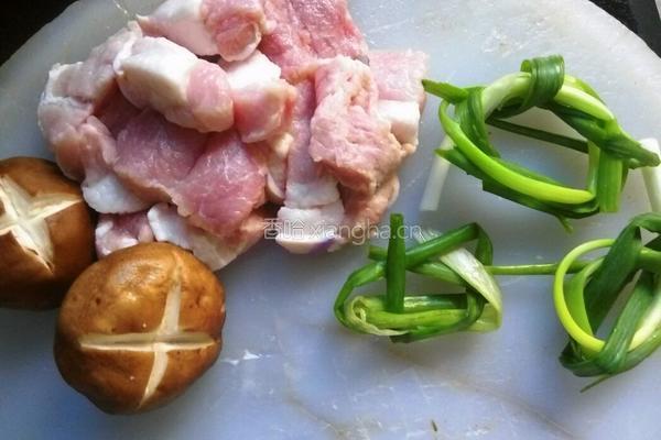 电饭煲式卤肉饭的做法图解1