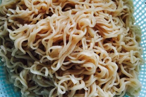 银芽肉丸炒面的做法图解3