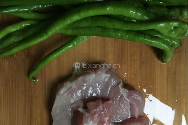 尖椒肉丝的做法图解1