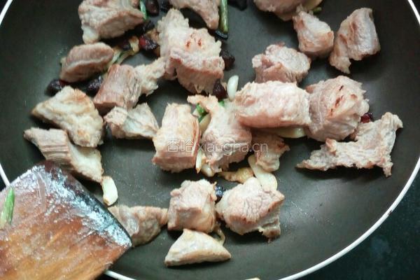 西红柿土豆炖牛腩的做法图解2