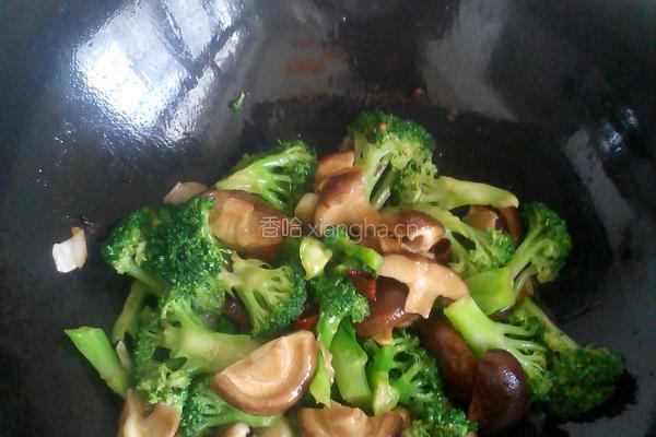 香菇素炒西兰花的做法图解2