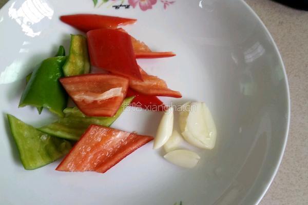 双椒炒小白菜的做法图解2
