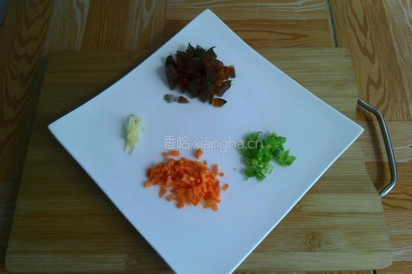 皮蛋瘦肉粥的做法图解2