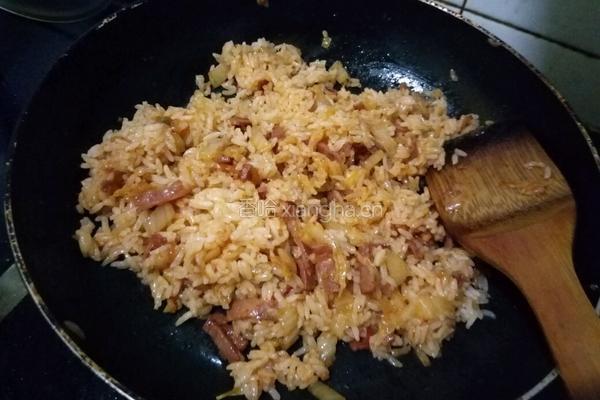 辣白菜培根芝士焗饭的做法图解5