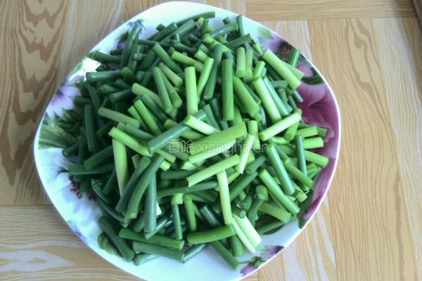 蒜苔炒肉的做法图解2