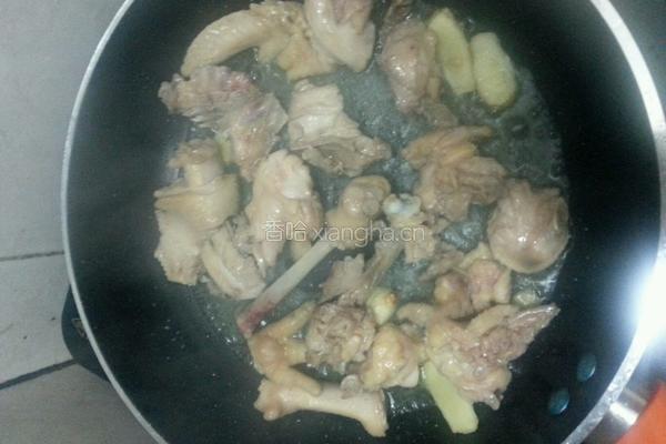 山药木耳鸡肉汤的做法图解3