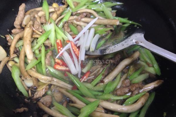 茶树菇芹菜炒肉的做法图解6