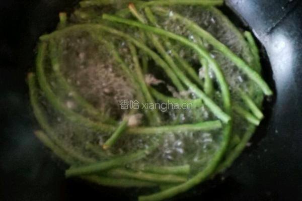 西红柿炒豇豆角的做法图解1