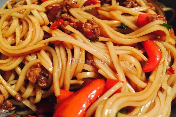 红椒酱肉面的做法图解3