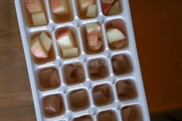 水果苏打水的做法图解1