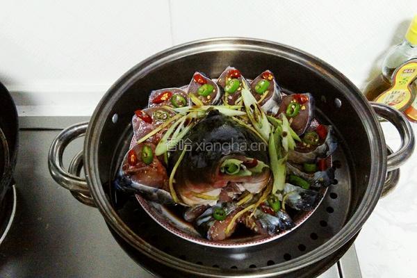 清蒸孔雀开屏鱼的做法图解6