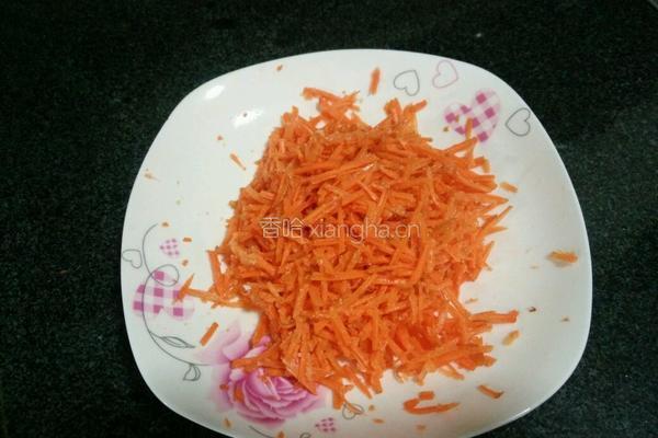 鸡蛋胡萝卜榨菜饼的做法图解2