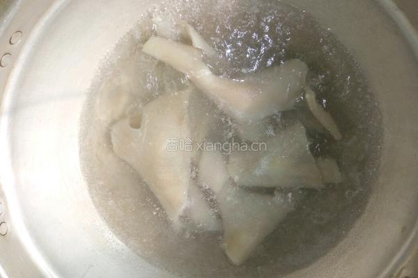 彩椒炒肉皮的做法图解4
