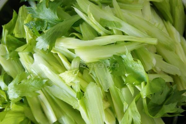 芹菜豆腐干炒肉的做法图解2