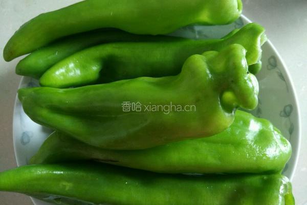 虎皮尖椒的做法图解1